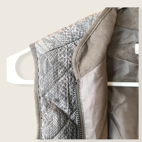 LOGO by Lori Goldstein Quilted Snake Skin Vest - Picture 7 of 12